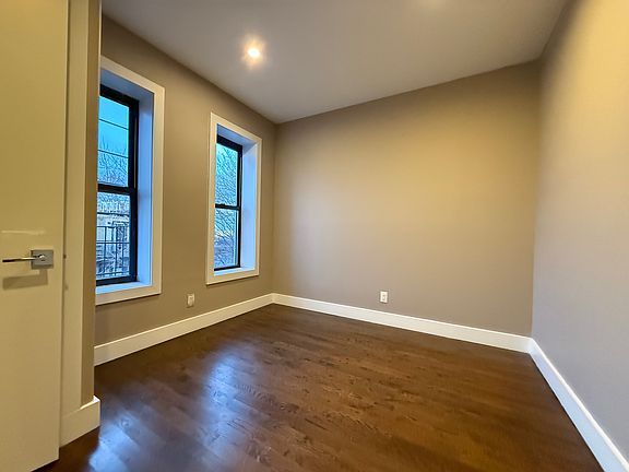 5th image of 89 Grattan St APT 3L
