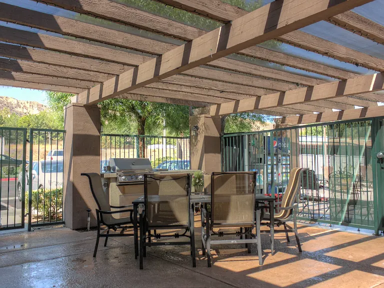 Castaic Lake Senior Apts — Photo 4