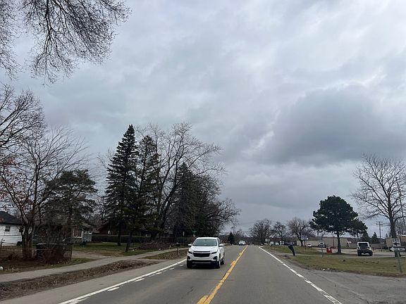 5th image of 304 W Clarkston Rd