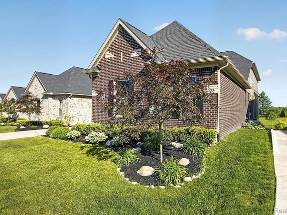 3rd image of 8236 Stoney Creek Dr