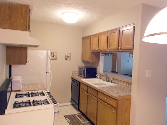 2nd image of 80 Kenwood Dr