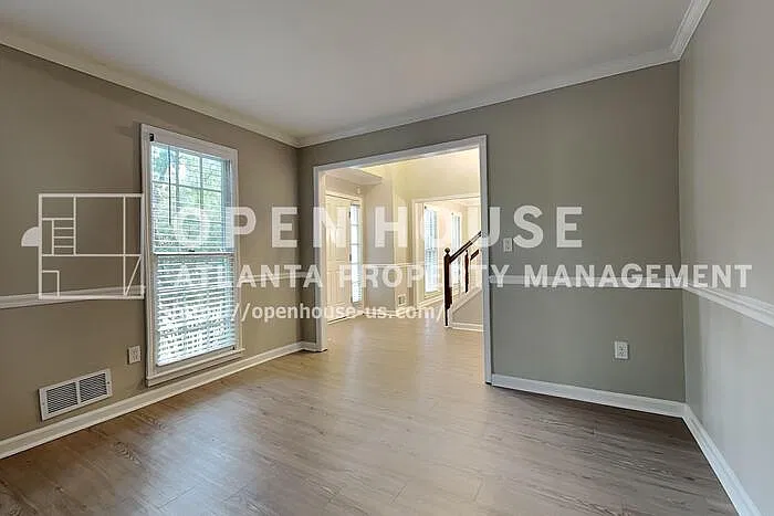 4 bed, 2.5 bath, 2452 sqft, $2,200 — Photo 4