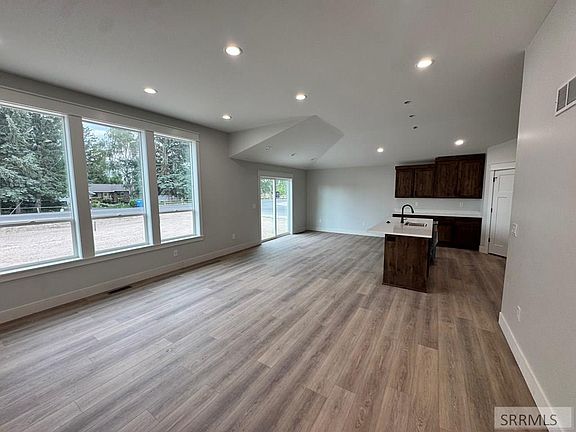 5th image of 383 Wind River Dr
