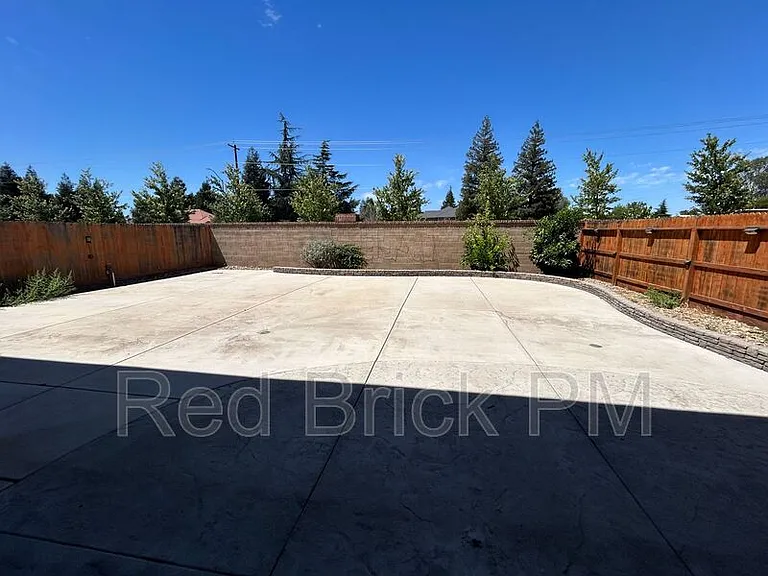 2367 Explorador Dr — Photo 8