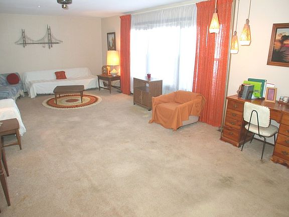 4th image of 7442 Churchill Dr