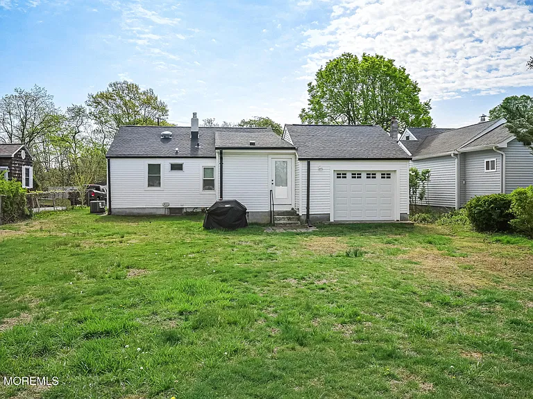 57 Villa Pl — Photo 32