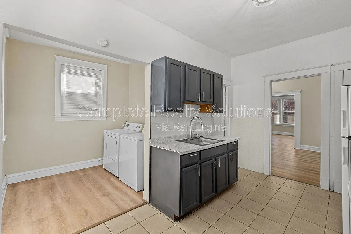 Building Photo - 4102 California Ave #2S