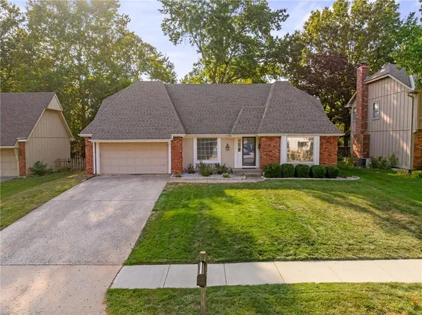 10422 Earnshaw St, Overland Park, KS 66215
