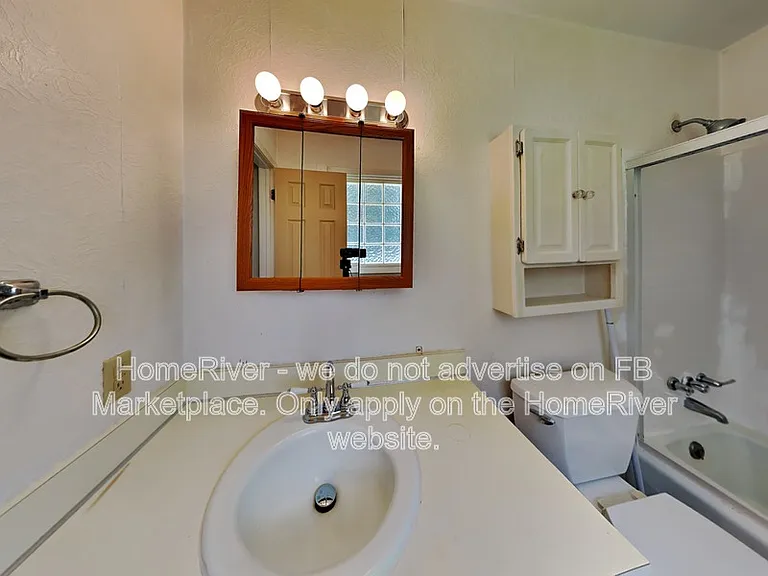 889 Twin Lakes Dr — Photo 10