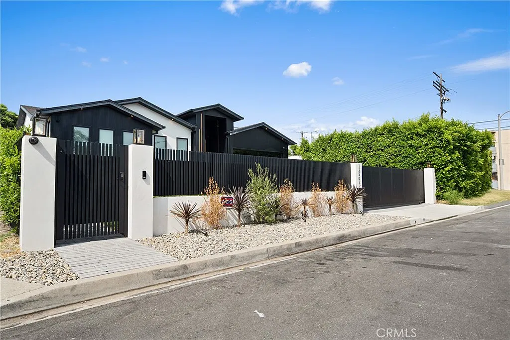 4 bed, 3000 sqft, $16,250 — Photo 2