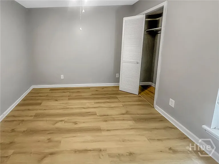 422 Edgewater Rd — Photo 9