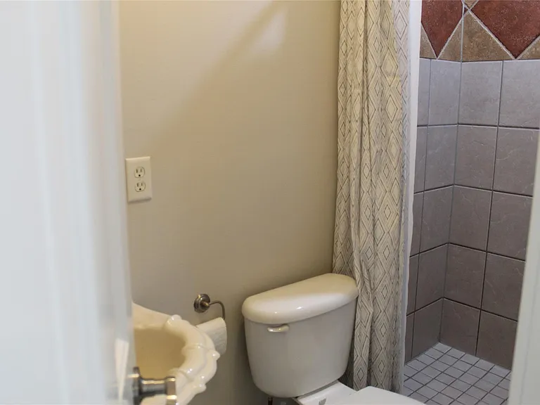 2914 Pitzlin St — Photo 12
