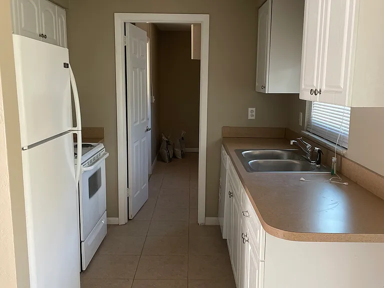 1317 Farmdale St — Photo 3