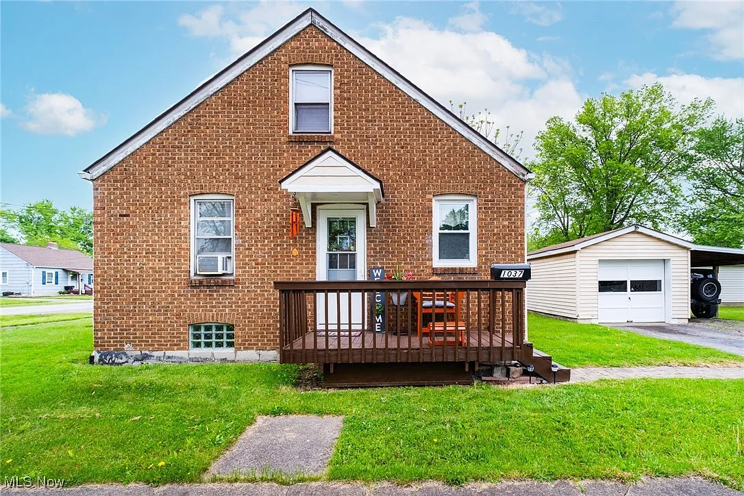 1037 Francis Ave SE photo 1