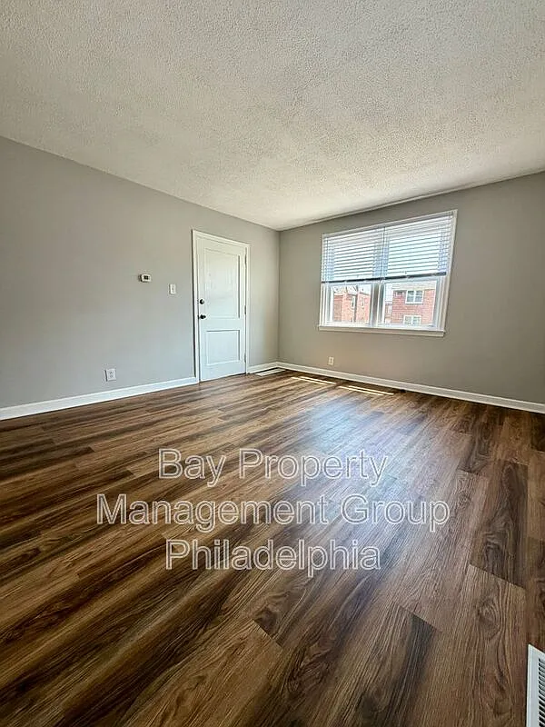 1 bed, 1.0 bath, 1320 sqft, $1,250 — Photo 3