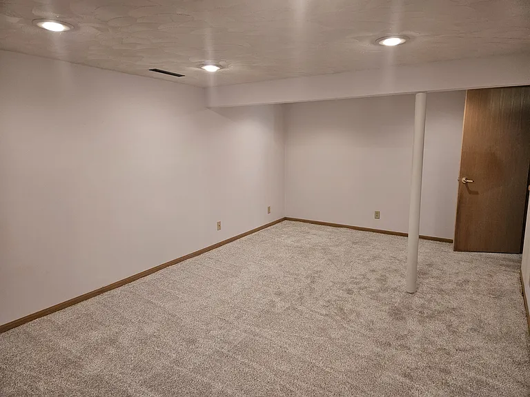 Large bonus room in basement