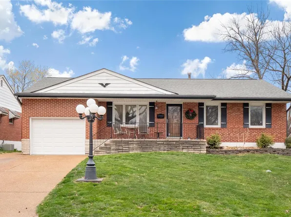9207 Damson Dr, Saint Louis, MO 63123
