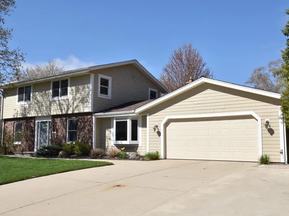 W73N739 Locust AVENUE, Cedarburg, WI 53012
