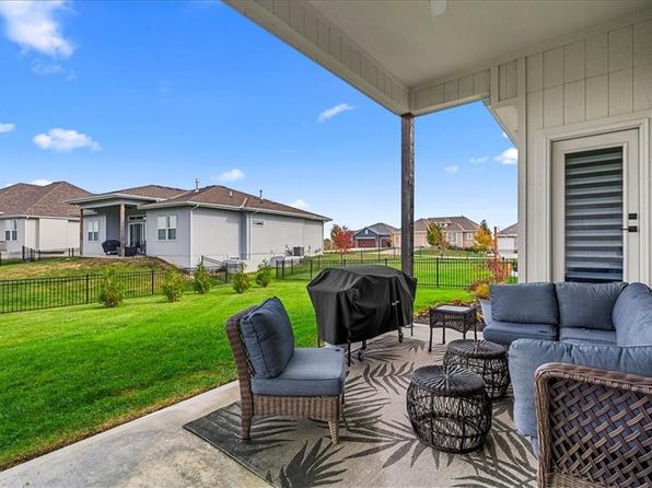 25464 W 83rd Ter, Lenexa, KS 66227