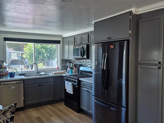 3rd image of 406 Sonoma Lane