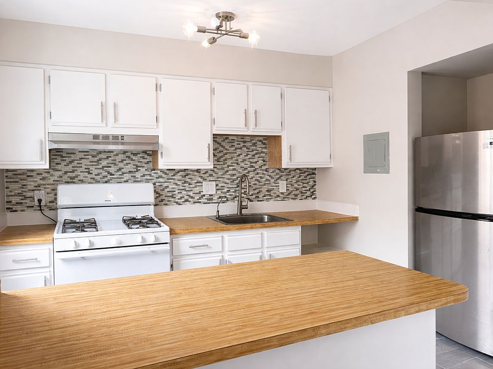 1st image of 4729 1st St SW APT 202