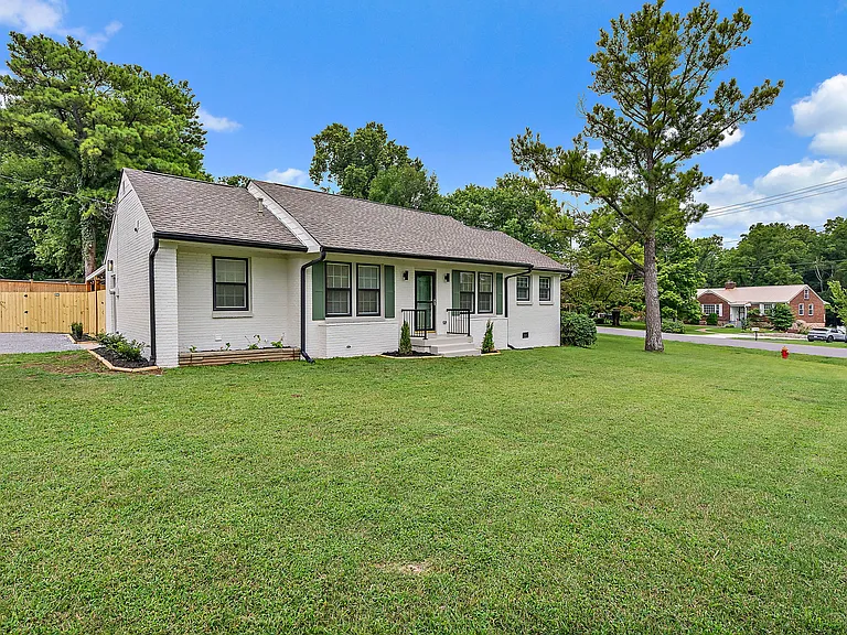 217 Blue Hills Dr — Photo 2