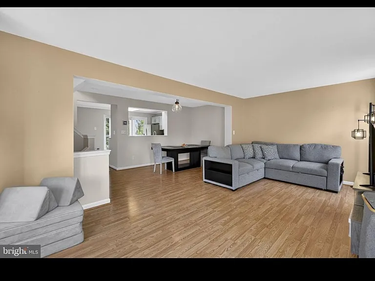 9320 Garst Dr — Photo 11
