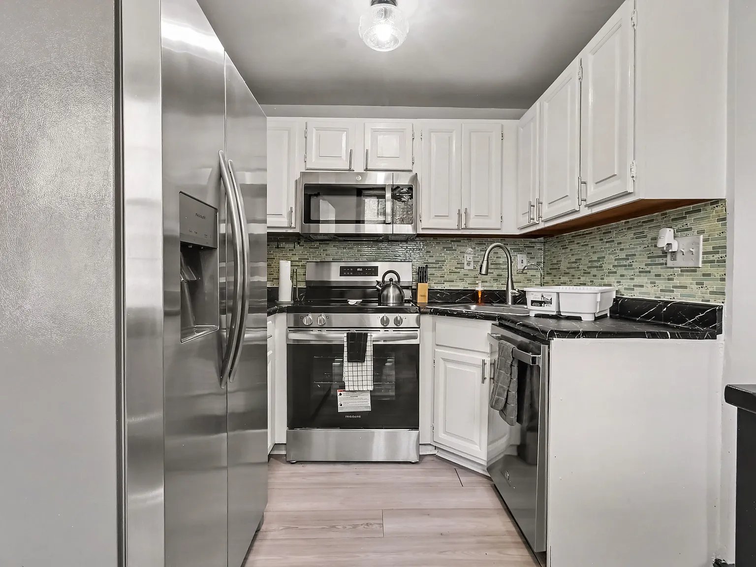 1 bed, 750 sqft, $1,900 — Photo 3