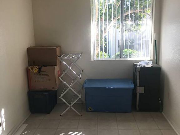 Kitchen (room for a table)