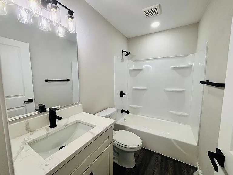 101 N Oak St #11 — Photo 11