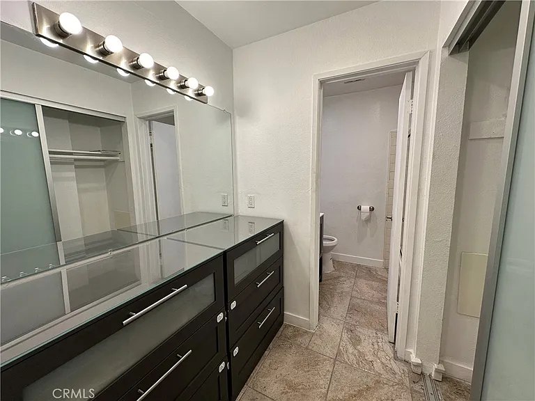 1222 N Olive Dr — Photo 8