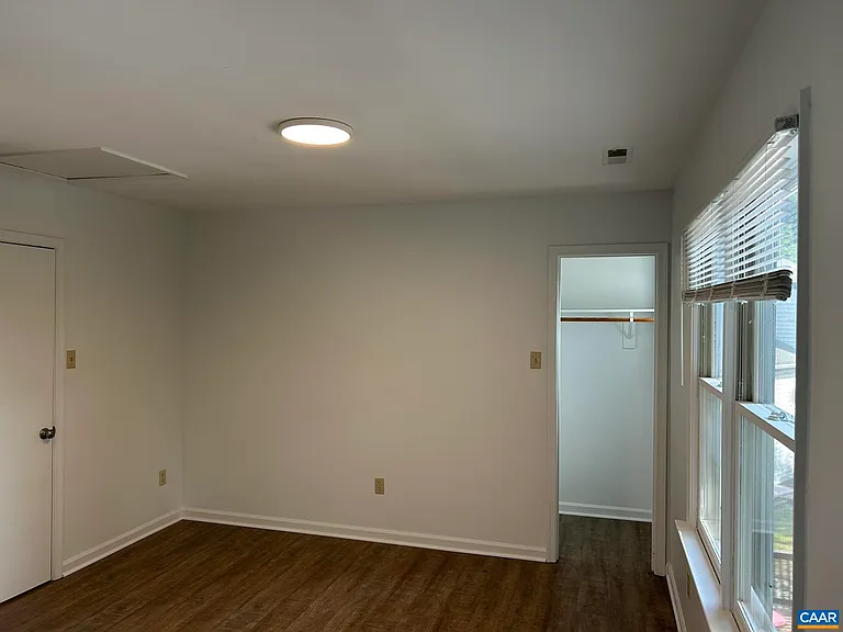 943 Rives St — Photo 15