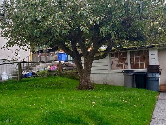 4th image of 640 Bell Street