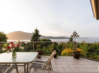 11406 Sycamore Dr, North Saanich, BC V8L 5J9