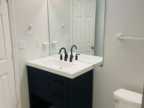 3rd image of 4064 Coopers Hill Dr SE