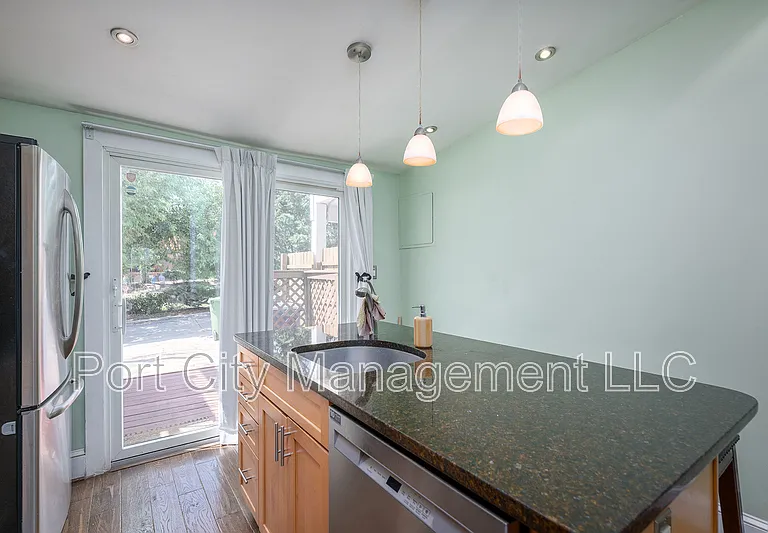 409 Folsom St #1 — Photo 6