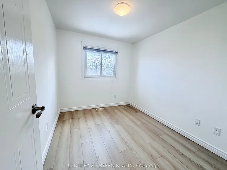 230 Enchanted Hills Cres — Photo 11
