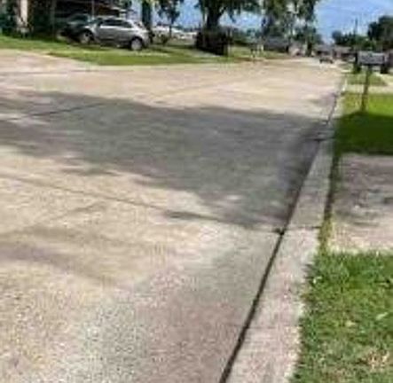 Exterior Neighborhood (street photo)