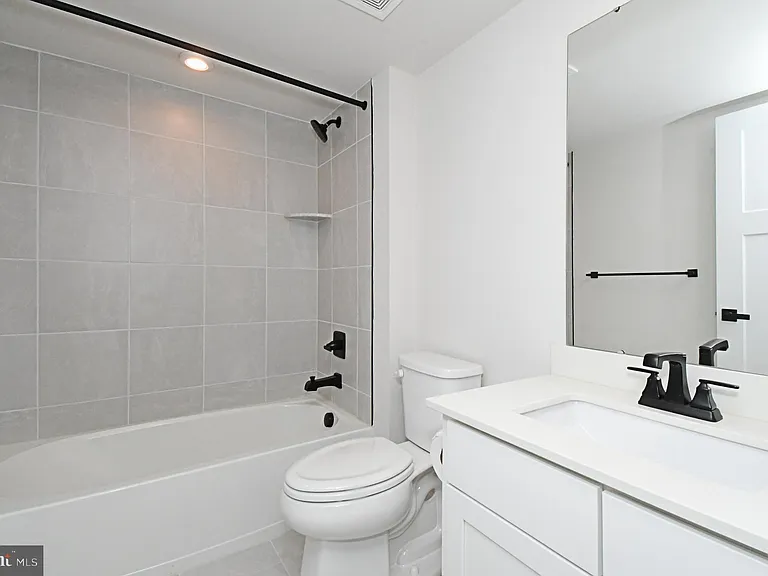 500 Sterling Dr — Photo 45