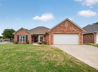12513 SW 7th St, Yukon, OK 73099