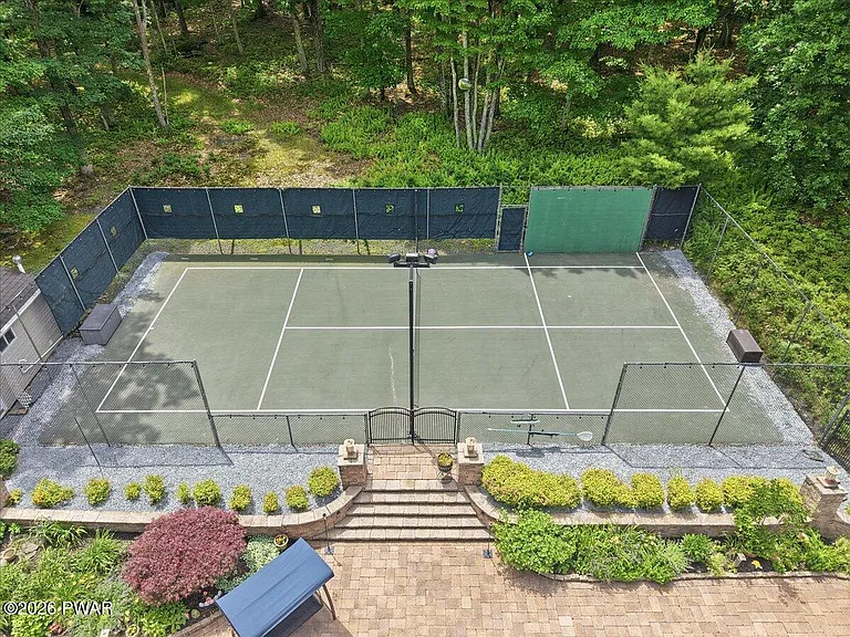 1075 Acacia Dr — Photo 7