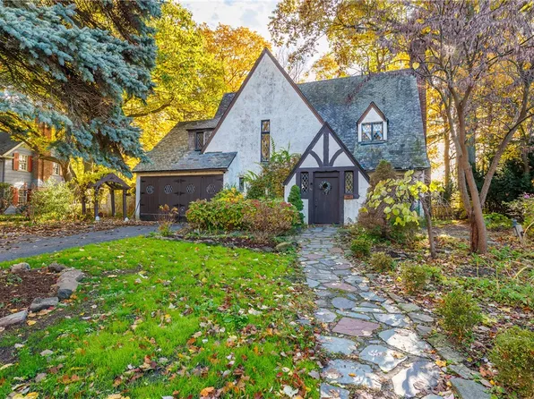 21 Hillsboro Rd, Rochester, NY 14610