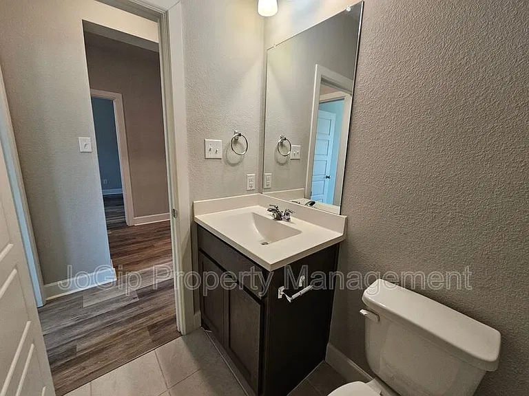 1740 Jamestown Dr — Photo 22