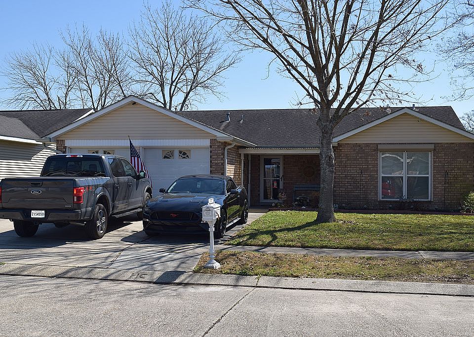 1st image of 433 Longwood Dr