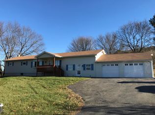 126 Old Stagecoach Rd, Gilbert, PA 18331