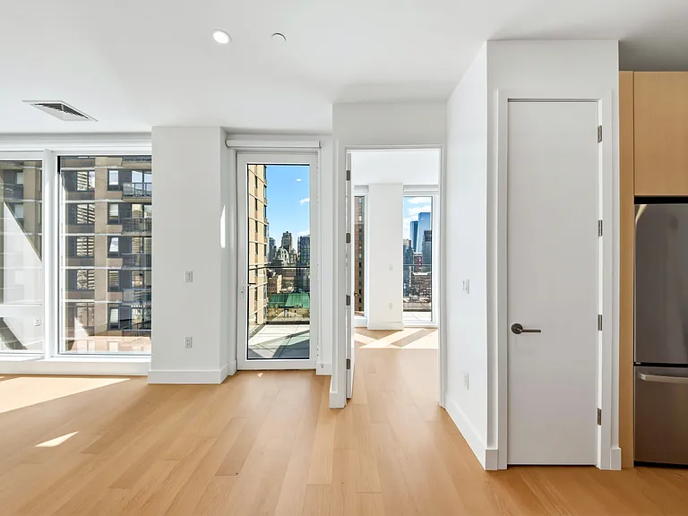 250 W 49th St #12703 — Photo 12