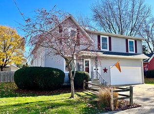 664 South Ave, Sycamore, IL 60178