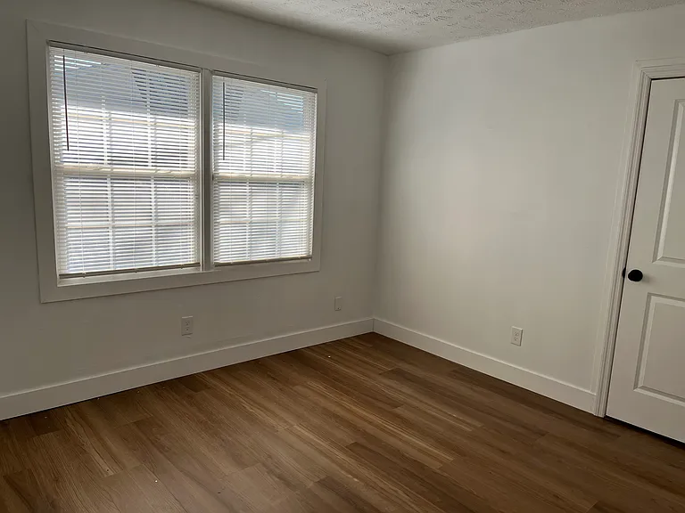 3768 Niagara Dr — Photo 17