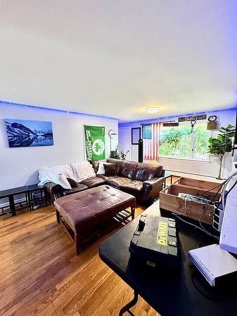 5 bed, 1954 sqft, $5,000 — Photo 2