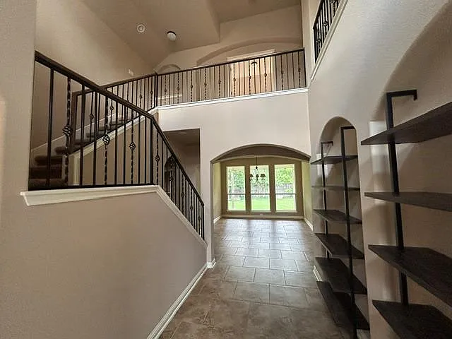 4 bed, 3.5 bath, 3210 sqft, $2,595 — Photo 2